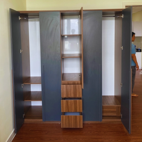 Tủ Quần Áo Gỗ MDF Cửa 4 Cánh Mở Màu Xám Phối Nâu Sang Trọng